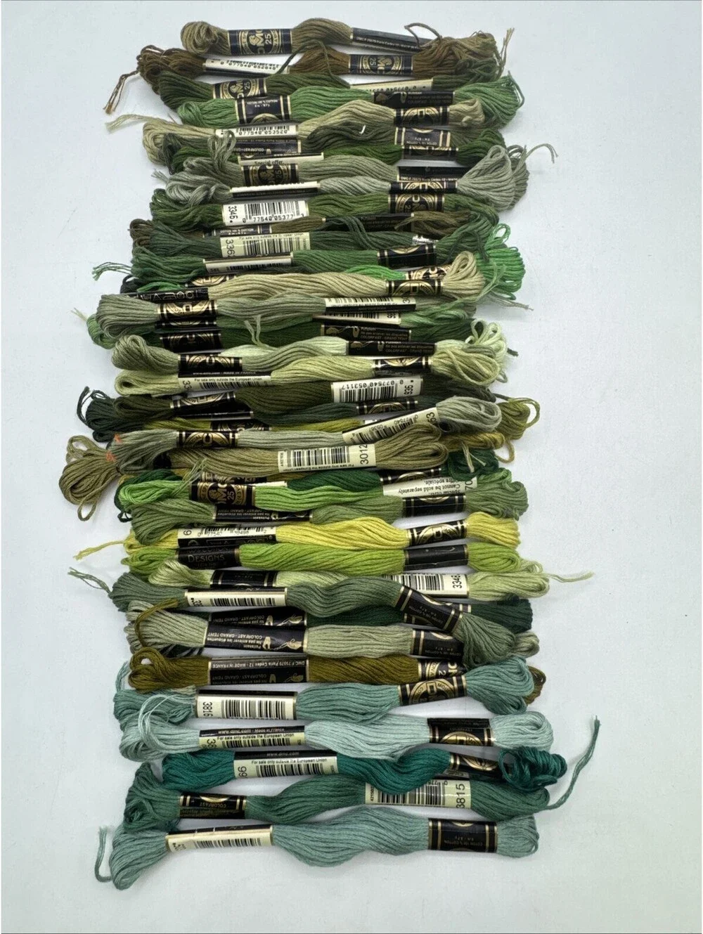 Huge Lot Over 600+ DMC EMBROIDERY FLOSS Skeins Assorted Colors, Case, Cards